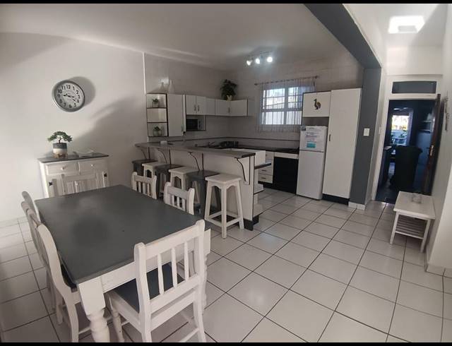 3 BEDROOM APARTMENT FOR SALE IN MARGATE BEACH